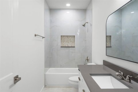 House in Tampa, Florida 3 bedrooms, 159.79 sq.m. № 2368883 - photo 23