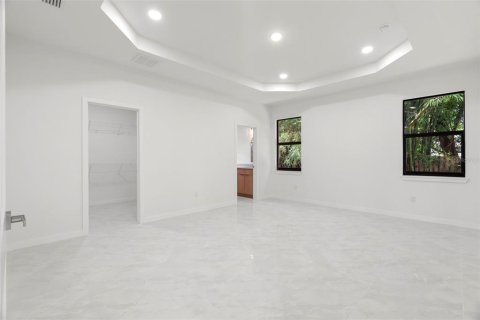 House in Tampa, Florida 3 bedrooms, 159.79 sq.m. № 2368883 - photo 12