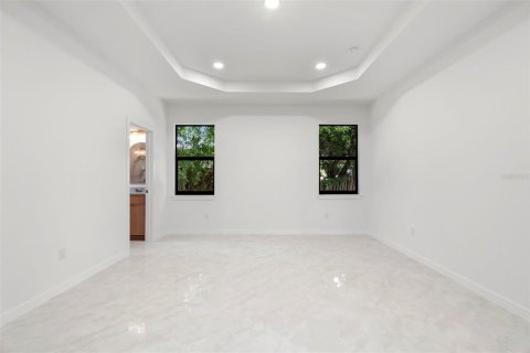 House in Tampa, Florida 3 bedrooms, 159.79 sq.m. № 2368883 - photo 13