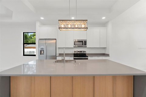 House in Tampa, Florida 3 bedrooms, 159.79 sq.m. № 2368883 - photo 7