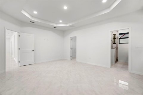 House in Tampa, Florida 3 bedrooms, 159.79 sq.m. № 2368883 - photo 14