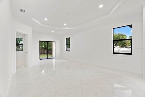 House in Tampa, Florida 3 bedrooms, 159.79 sq.m. № 2368883 - photo 10
