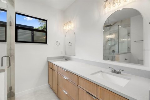 House in Tampa, Florida 3 bedrooms, 159.79 sq.m. № 2368883 - photo 15