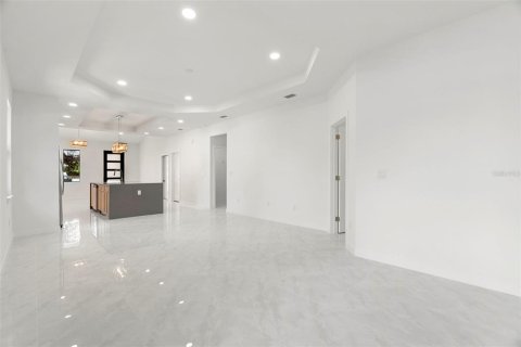 House in Tampa, Florida 3 bedrooms, 159.79 sq.m. № 2368883 - photo 11