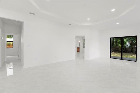 House in Tampa, Florida 3 bedrooms, 159.79 sq.m. № 2368883 - photo 19