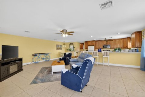 Apartamento en alquiler en Umatilla, Florida, 1 dormitorio, 140.47 m2 № 2215531 - foto 6
