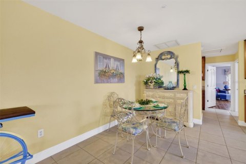 Apartamento en alquiler en Umatilla, Florida, 1 dormitorio, 140.47 m2 № 2215531 - foto 10