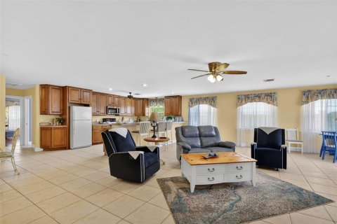 Apartamento en alquiler en Umatilla, Florida, 1 dormitorio, 140.47 m2 № 2215531 - foto 9