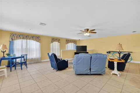 Apartamento en alquiler en Umatilla, Florida, 1 dormitorio, 140.47 m2 № 2215531 - foto 8