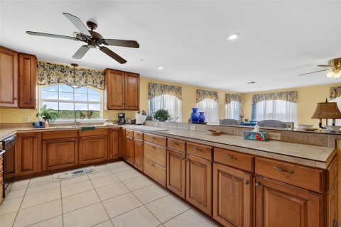 Apartamento en alquiler en Umatilla, Florida, 1 dormitorio, 140.47 m2 № 2215531 - foto 12