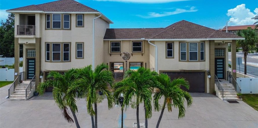 Dúplex en Saint Pete Beach, Florida 5 dormitorios, 326.92 m2 № 1843952