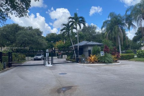 Condo in Pompano Beach, Florida, 2 bedrooms  № 1487223 - photo 2
