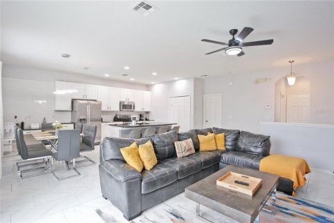 Casa en venta en Kissimmee, Florida, 4 dormitorios, 177.16 m2 № 1916309 - foto 6