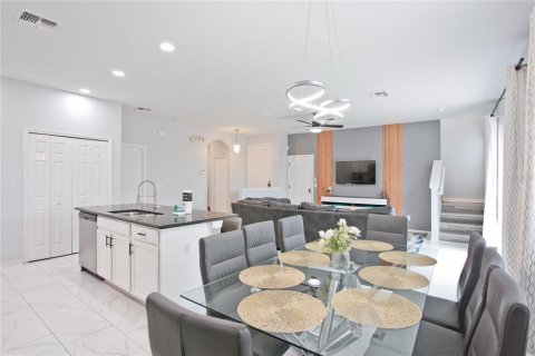 Casa en venta en Kissimmee, Florida, 4 dormitorios, 177.16 m2 № 1916309 - foto 8