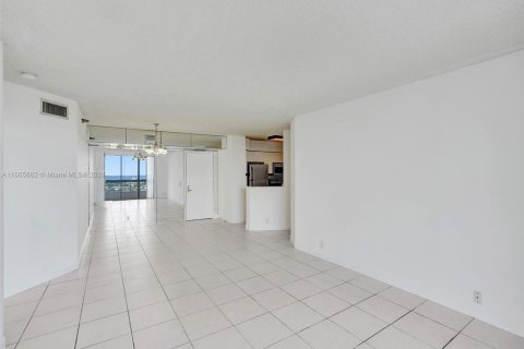 Copropriété à vendre à Aventura, Floride: 2 chambres, 109.72 m2 № 1937736 - photo 11