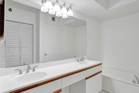 Copropriété à vendre à Aventura, Floride: 2 chambres, 109.72 m2 № 1937736 - photo 20