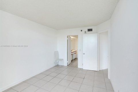Condominio en venta en Aventura, Florida, 2 dormitorios, 109.72 m2 № 1937736 - foto 19