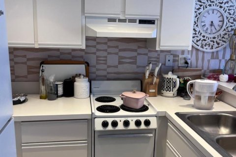 Condo in Miami, Florida, 3 rooms № 2146824 - photo 9