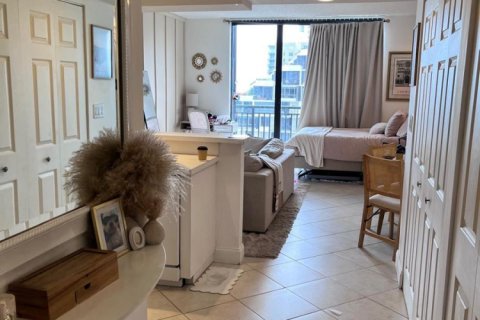 Condo in Miami, Florida, 3 rooms № 2146824 - photo 10