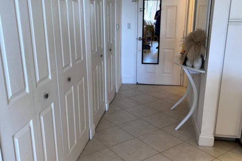 Condo in Miami, Florida, 3 rooms № 2146824 - photo 12