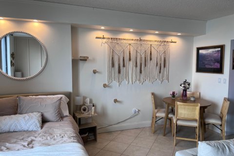 Condo in Miami, Florida, 3 rooms № 2146824 - photo 7