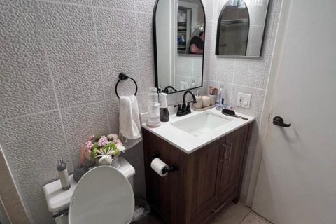 Condo in Miami, Florida, 3 rooms № 2146824 - photo 18