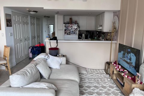 Condo in Miami, Florida, 3 rooms № 2146824 - photo 4