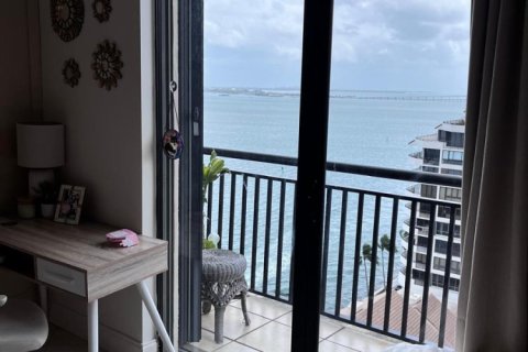 Condo in Miami, Florida, 3 rooms № 2146824 - photo 15
