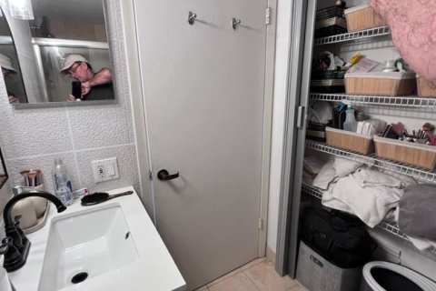 Condo in Miami, Florida, 3 rooms № 2146824 - photo 19