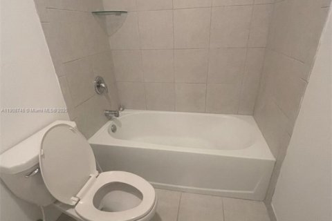 Touwnhouse à louer à Homestead, Floride: 3 chambres, 133.97 m2 № 1965105 - photo 18