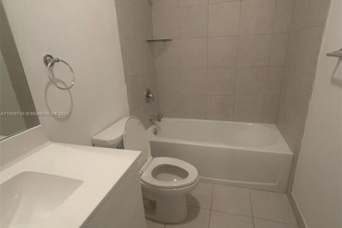 Touwnhouse à louer à Homestead, Floride: 3 chambres, 133.97 m2 № 1965105 - photo 17