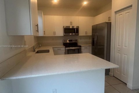 Touwnhouse à louer à Homestead, Floride: 3 chambres, 133.97 m2 № 1965105 - photo 2