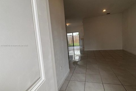 Touwnhouse à louer à Homestead, Floride: 3 chambres, 133.97 m2 № 1965105 - photo 7