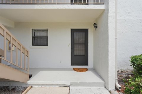 Condo in Palm Harbor, Florida, 2 bedrooms  № 2226572 - photo 3