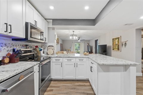 Condo in Palm Harbor, Florida, 2 bedrooms  № 2226572 - photo 5