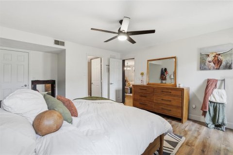 Condo in Palm Harbor, Florida, 2 bedrooms  № 2226572 - photo 13