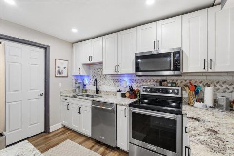 Condo in Palm Harbor, Florida, 2 bedrooms  № 2226572 - photo 4
