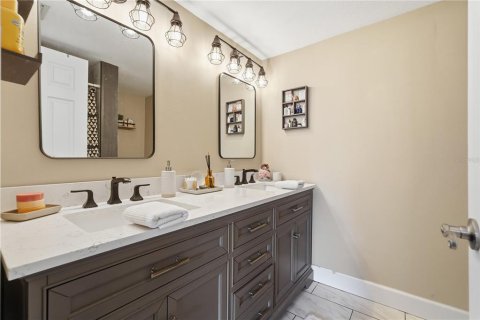Condo in Palm Harbor, Florida, 2 bedrooms  № 2226572 - photo 14