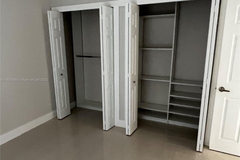 Condo in Miami, Florida, 1 bedroom  № 1951857 - photo 1