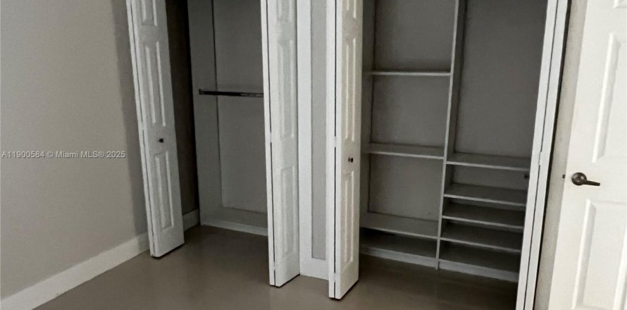Condo in Miami, Florida, 1 bedroom  № 1951857