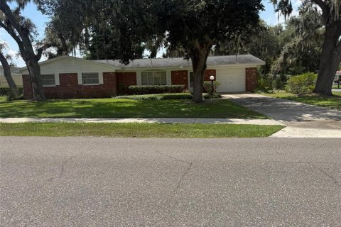 House in Zephyrhills, Florida 3 bedrooms, 132.85 sq.m. № 2227567 - photo 21