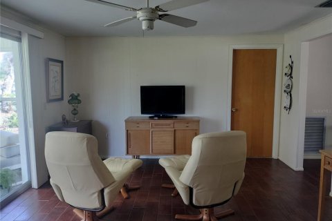 House in Zephyrhills, Florida 3 bedrooms, 132.85 sq.m. № 2227567 - photo 5