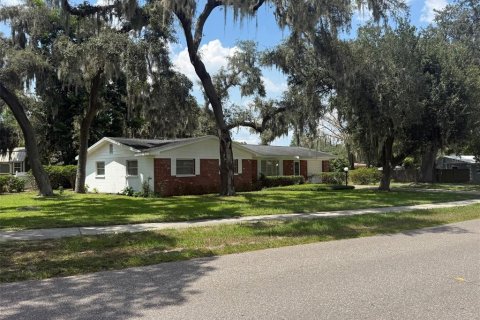 House in Zephyrhills, Florida 3 bedrooms, 132.85 sq.m. № 2227567 - photo 20