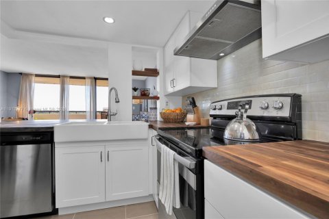 Copropriété à vendre à Coral Gables, Floride: 2 chambres, 89.19 m2 № 1972386 - photo 9