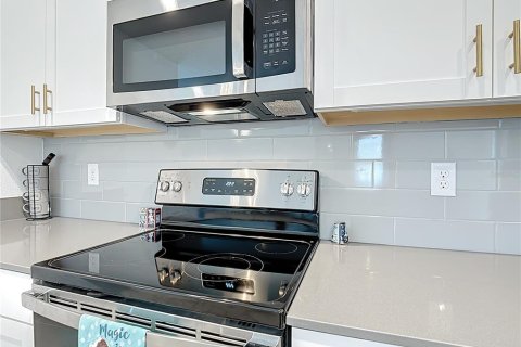 Купить виллу или дом в Дэвенпорт, Флорида 7 комнат, 188.13м2, № 2093145 - фото 6