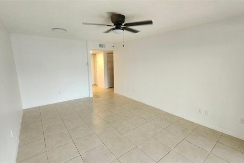 Condo in Saint Petersburg, Florida, 1 bedroom  № 2386712 - photo 10