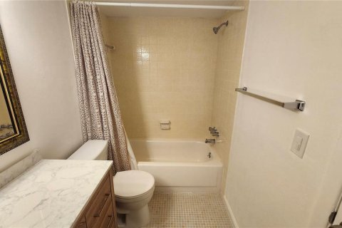 Condo in Saint Petersburg, Florida, 1 bedroom  № 2386712 - photo 8