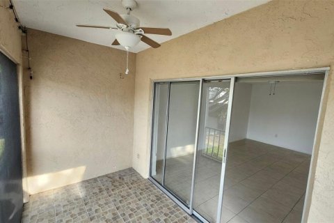 Condo in Saint Petersburg, Florida, 1 bedroom  № 2386712 - photo 11