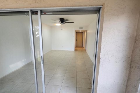 Condo in Saint Petersburg, Florida, 1 bedroom  № 2386712 - photo 7