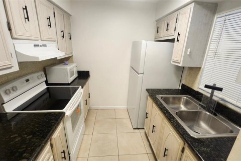 Condo in Saint Petersburg, Florida, 1 bedroom  № 2386712 - photo 3